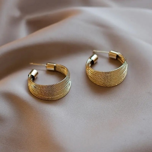 14K Gold Filled Hoop Earrings - Picture 3 of 5